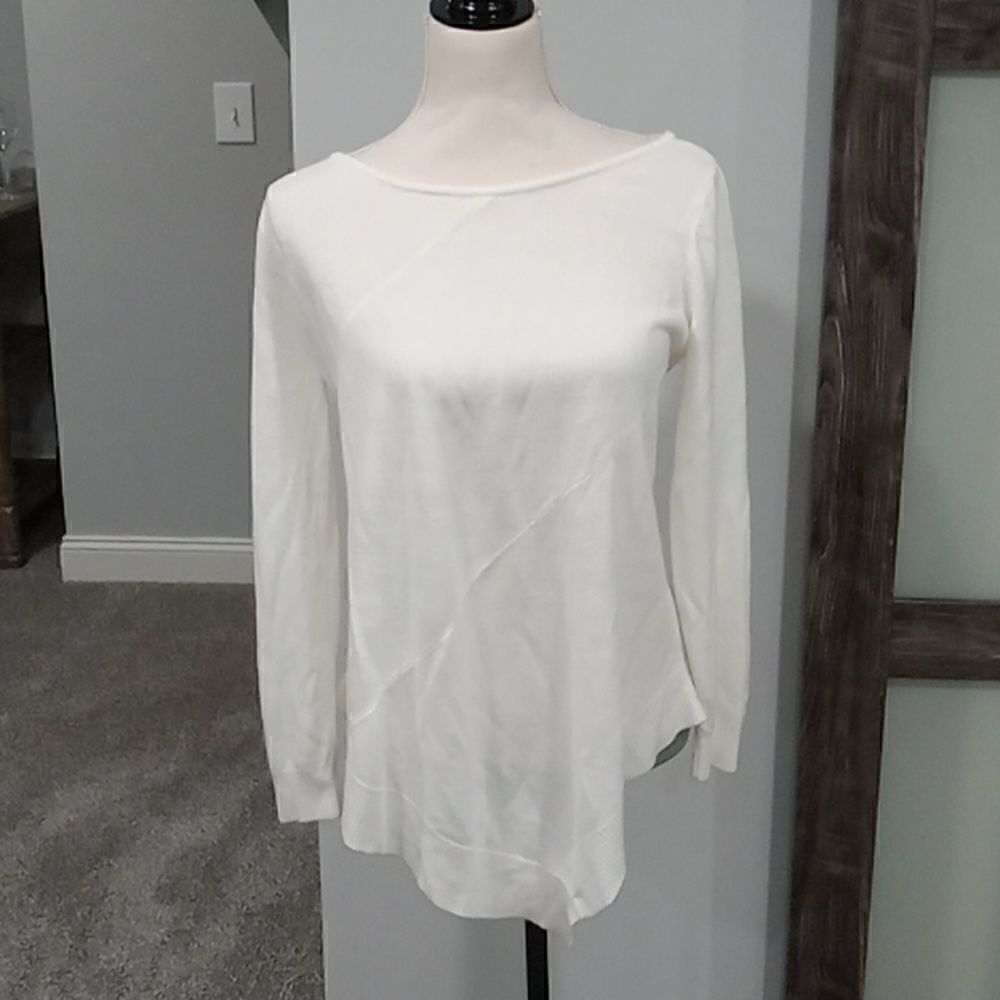 New York & Company cream scoop neck sweater with handkerchief bottom size Large